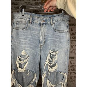 American Eagle | women distressed mom jean light wash